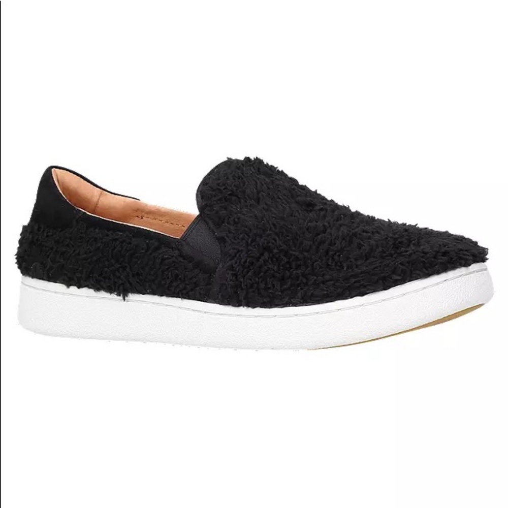 UGG women’s black fuzzy Ricci slip on sneakers furry with white sole size 6.5